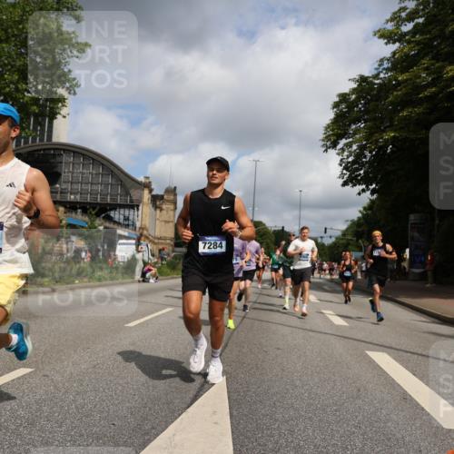 29.06.2025 - hella hamburg halbmarathon Yannick Fuchs http://msf.ph/oto/8250026 29.06.2025 10:35:25 20KM 1136, 1677, 1912, 2568, 2797, 2949, 3332, 3618, 4303, 4634, 4889, 5007, 5014, 5026, 5410, 6429, 6683, 7080, 7284, 7378, 7774, 8074, 8122, 8629, 8966, 9358, 9979, 10783, 10934, 10978, 11062, 11765, 11767, 11959, 12365, 12385, 12895, 13158, 13268, 13457, 14092, 14661, 14820, 15164, 15247, 15493, 15689, 16201, 16249, 16347, 16599, 17214, 17620, 17724, 17834, 17971, 18049, 18173, 18192, 18399, 18412, 18573 meine-sportfotos.de
