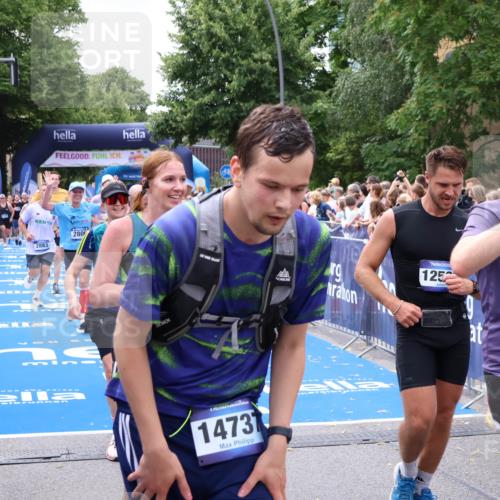 29.06.2025 - hella hamburg halbmarathon Zöllner http://msf.ph/oto/8250029 29.06.2025 10:57:57 Ziel 2025, 2806, 2883, 3093, 3575, 7138, 7159, 7189, 7269, 9820, 10703, 11394, 12523, 13376, 14881, 15349, 16517, 17543, 18492 meine-sportfotos.de