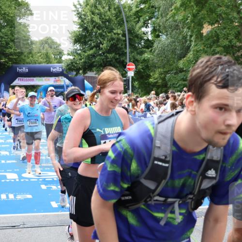 29.06.2025 - hella hamburg halbmarathon Zöllner http://msf.ph/oto/8250040 29.06.2025 10:57:57 Ziel 2025, 2806, 2883, 3093, 3575, 7138, 7159, 7189, 7269, 9820, 10703, 11394, 12523, 13376, 14881, 15349, 16517, 17543, 18492 meine-sportfotos.de