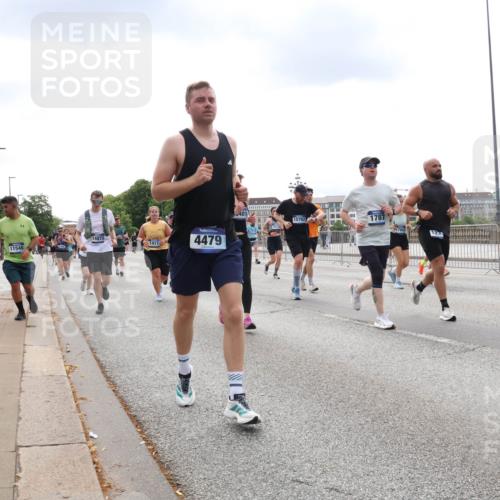 29.06.2025 - hella hamburg halbmarathon Lena Gebhardt http://msf.ph/oto/8250058 29.06.2025 10:34:07 Lombardsbrücke 1189, 1275, 1417, 1672, 1705, 1787, 1896, 2265, 2342, 2464, 2482, 2496, 2510, 2511, 2526, 2801, 2933, 3145, 3170, 3264, 3340, 3345, 3560, 3829, 3848, 4433, 4479, 4696, 4807, 4824, 4826, 4942, 5096, 5141, 5557, 5561, 5566, 5569, 5584, 5609, 5691, 5821, 5822, 5887, 6105, 6364, 6515, 6516, 6574, 6854, 6956, 7027, 7324, 7329, 7565, 7653, 8157, 8202, 8277, 8349, 8375, 8377, 8383, 8401, 8965, 9094, 9875, 9995, 10007, 10071, 10360, 10561, 10564, 13957, 17230 meine-sportfotos.de