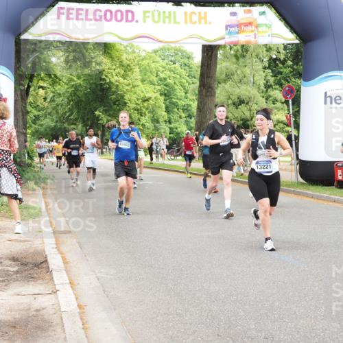 29.06.2025 - hella hamburg halbmarathon MichiJ http://msf.ph/oto/8250063 29.06.2025 10:51:45 Zwischen KM18-KM19 1842, 6174, 6714, 8890, 9816, 13221, 13533, 14822, 15797, 16067, 16455, 16605, 17387 meine-sportfotos.de