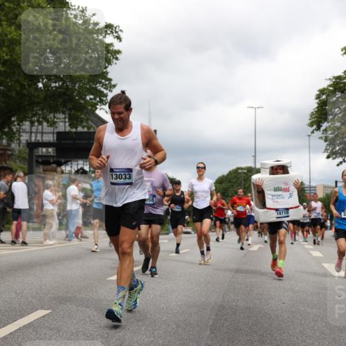 29.06.2025 - hella hamburg halbmarathon Yannick Fuchs http://msf.ph/oto/8250072 29.06.2025 10:47:54 20KM 1030, 1267, 1422, 1442, 1502, 1549, 1870, 2058, 2070, 2354, 2518, 2630, 3096, 3103, 3819, 4299, 5020, 5259, 5638, 6260, 6294, 6374, 6511, 6512, 7274, 7395, 7478, 7973, 8285, 8335, 8394, 9032, 9380, 9791, 9922, 10040, 11068, 11430, 11844, 12321, 12607, 12632, 13033, 13397, 13794, 13803, 13865, 13912, 14026, 14239, 14702, 15146, 15441, 15502, 15838, 15856, 15946, 16780, 17348, 17482, 18143, 18308, 18418, 18450, 18514, 18612, 19067 meine-sportfotos.de