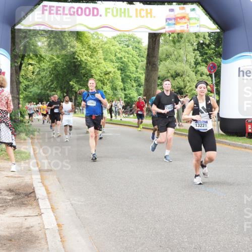 29.06.2025 - hella hamburg halbmarathon MichiJ http://msf.ph/oto/8250081 29.06.2025 10:51:45 Zwischen KM18-KM19 1842, 6174, 6714, 8890, 9816, 13221, 13533, 14822, 15797, 16067, 16455, 16605, 17387 meine-sportfotos.de
