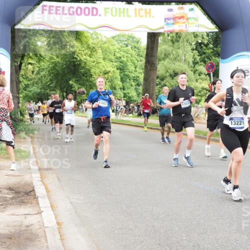 29.06.2025 - hella hamburg halbmarathon MichiJ http://msf.ph/oto/8250088 29.06.2025 10:51:46 Zwischen KM18-KM19 1842, 6174, 6714, 9816, 11324, 13221, 13533, 14822, 15797, 15963, 16067, 16605 meine-sportfotos.de