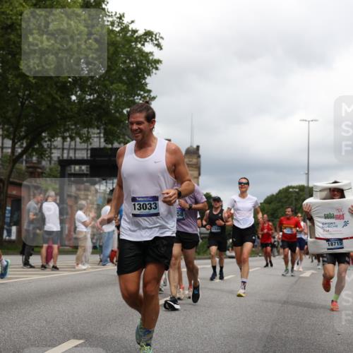 29.06.2025 - hella hamburg halbmarathon Yannick Fuchs http://msf.ph/oto/8250108 29.06.2025 10:47:54 20KM 1030, 1267, 1422, 1442, 1502, 1549, 1870, 2058, 2070, 2354, 2518, 2630, 3096, 3103, 3819, 4299, 5020, 5259, 5638, 6260, 6294, 6374, 6511, 6512, 7274, 7395, 7478, 7973, 8285, 8335, 8394, 9032, 9380, 9791, 9922, 10040, 11068, 11430, 11844, 12321, 12607, 12632, 13033, 13397, 13794, 13803, 13865, 13912, 14026, 14239, 14702, 15146, 15441, 15502, 15838, 15856, 15946, 16780, 17348, 17482, 18143, 18308, 18418, 18450, 18514, 18612, 19067 meine-sportfotos.de