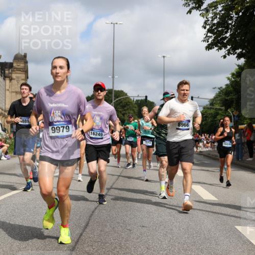 29.06.2025 - hella hamburg halbmarathon Yannick Fuchs http://msf.ph/oto/8250112 29.06.2025 10:35:26 20KM 1136, 1677, 1912, 2568, 2797, 2949, 3332, 3618, 4303, 4380, 4634, 4889, 5007, 5014, 5026, 5410, 6429, 6683, 7080, 7284, 7378, 7774, 8074, 8122, 8629, 8966, 9358, 9979, 10783, 10934, 10978, 11062, 11765, 11767, 11959, 12365, 12385, 12895, 13158, 13268, 13457, 14092, 14661, 14820, 15164, 15247, 15493, 15689, 16201, 16249, 16347, 16599, 17620, 17720, 17724, 17834, 17971, 18045, 18049, 18173, 18192, 18399, 18412, 18573 meine-sportfotos.de