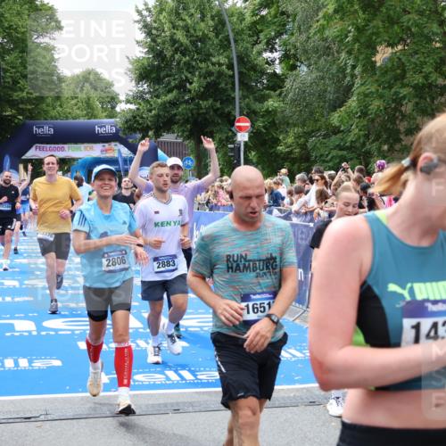 29.06.2025 - hella hamburg halbmarathon Zöllner http://msf.ph/oto/8250123 29.06.2025 10:57:59 Ziel 1200, 2025, 2806, 2883, 3093, 3575, 4579, 6531, 7138, 7159, 7189, 8089, 9820, 11394, 12378, 13376, 13465, 14881, 15349, 15527, 17543, 18492, 18762 meine-sportfotos.de