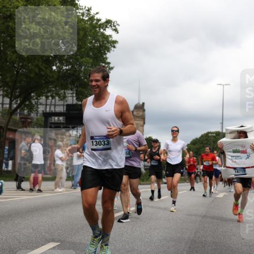 29.06.2025 - hella hamburg halbmarathon Yannick Fuchs http://msf.ph/oto/8250144 29.06.2025 10:47:54 20KM 1030, 1267, 1422, 1442, 1502, 1549, 1870, 2058, 2070, 2354, 2518, 2630, 3096, 3103, 3819, 4299, 5020, 5259, 5638, 6260, 6294, 6374, 6511, 6512, 7274, 7395, 7478, 7973, 8285, 8335, 8394, 9032, 9380, 9791, 9922, 10040, 11068, 11430, 11844, 12321, 12607, 12632, 13033, 13397, 13794, 13803, 13865, 13912, 14026, 14239, 14702, 15146, 15441, 15502, 15838, 15856, 15946, 16780, 17348, 17482, 18143, 18308, 18418, 18450, 18514, 18612, 19067 meine-sportfotos.de