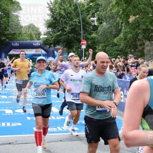 29.06.2025 - hella hamburg halbmarathon Zöllner http://msf.ph/oto/8250148 29.06.2025 10:57:59 Ziel 1200, 2025, 2806, 2883, 3093, 3575, 4579, 6531, 7138, 7159, 7189, 8089, 9820, 11394, 12378, 13376, 13465, 14881, 15349, 15527, 17543, 18492, 18762 meine-sportfotos.de