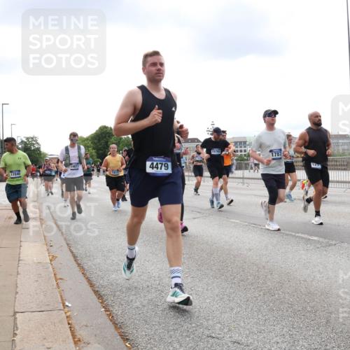 29.06.2025 - hella hamburg halbmarathon Lena Gebhardt http://msf.ph/oto/8250151 29.06.2025 10:34:07 Lombardsbrücke 1189, 1275, 1417, 1672, 1705, 1787, 1896, 2265, 2342, 2464, 2482, 2496, 2510, 2511, 2526, 2801, 2933, 3145, 3170, 3264, 3340, 3345, 3560, 3829, 3848, 4433, 4479, 4696, 4807, 4824, 4826, 4942, 5096, 5141, 5557, 5561, 5566, 5569, 5584, 5609, 5691, 5821, 5822, 5887, 6105, 6364, 6515, 6516, 6574, 6854, 6956, 7027, 7324, 7329, 7565, 7653, 8157, 8202, 8277, 8349, 8375, 8377, 8383, 8401, 8965, 9094, 9875, 9995, 10007, 10071, 10360, 10561, 10564, 13957, 17230 meine-sportfotos.de