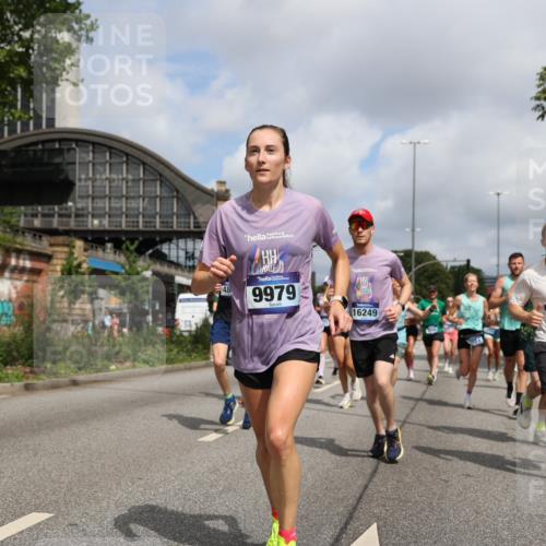 29.06.2025 - hella hamburg halbmarathon Yannick Fuchs http://msf.ph/oto/8250207 29.06.2025 10:35:26 20KM 1136, 1677, 1912, 2568, 2797, 2949, 3332, 3618, 4303, 4380, 4634, 4889, 5007, 5014, 5026, 5410, 6429, 6683, 7080, 7284, 7378, 7774, 8074, 8122, 8629, 8966, 9358, 9979, 10783, 10934, 10978, 11062, 11765, 11767, 11959, 12365, 12385, 12895, 13158, 13268, 13457, 14092, 14661, 14820, 15164, 15247, 15493, 15689, 16201, 16249, 16347, 16599, 17620, 17720, 17724, 17834, 17971, 18045, 18049, 18173, 18192, 18399, 18412, 18573 meine-sportfotos.de