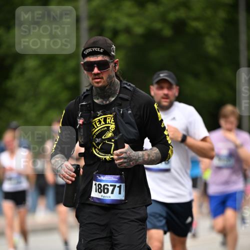 29.06.2025 - hella hamburg halbmarathon Dr. Thomas Lammeyer http://msf.ph/oto/8250218 29.06.2025 10:34:53 Kennedybrücke 1059, 1472, 1773, 2097, 2302, 2505, 2569, 3131, 4561, 6556, 6620, 6725, 7071, 7351, 7517, 8792, 9095, 9576, 9830, 9937, 10989, 10996 meine-sportfotos.de
