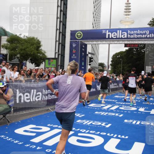29.06.2025 - hella hamburg halbmarathon Michael Strokosch http://msf.ph/oto/8250220 29.06.2025 10:58:07 Ziel 1200, 1611, 3141, 4319, 4579, 6531, 6892, 8089, 10036, 10408, 11832, 12378, 12773, 13465, 13666, 15090, 15189, 15527, 18762 meine-sportfotos.de