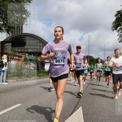 29.06.2025 - hella hamburg halbmarathon Yannick Fuchs http://msf.ph/oto/8250278 29.06.2025 10:35:27 20KM 1136, 1677, 2568, 2797, 2949, 3332, 3618, 4303, 4380, 4634, 4889, 5007, 5014, 5026, 5410, 5709, 6429, 6683, 7080, 7284, 7378, 7774, 8074, 8122, 8966, 9358, 9979, 10783, 10934, 10978, 11062, 11765, 11959, 12365, 12385, 12895, 13158, 13268, 13457, 14092, 14661, 14820, 15164, 15247, 15493, 15689, 16201, 16249, 16347, 16599, 17620, 17720, 17724, 17834, 17971, 18045, 18049, 18173, 18192, 18399, 18412, 18573 meine-sportfotos.de