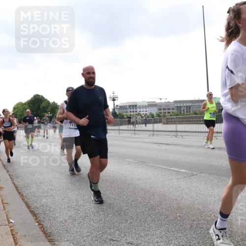 29.06.2025 - hella hamburg halbmarathon Lena Gebhardt http://msf.ph/oto/8250286 29.06.2025 10:45:39 Lombardsbrücke 1033, 1060, 1085, 1100, 1104, 1421, 1426, 1555, 1713, 1798, 1854, 1983, 2008, 2216, 2217, 2522, 2550, 2657, 2664, 2917, 2954, 2965, 2973, 3160, 3164, 3357, 3377, 3879, 3993, 4099, 4102, 4104, 4186, 4224, 4306, 4317, 4388, 4504, 4572, 4820, 4851, 5044, 5099, 5108, 5339, 5635, 5636, 5949, 6133, 6150, 6333, 6623, 6763, 6788, 6911, 6922, 6980, 7268, 7283, 7356, 7530, 7541, 7859, 8605, 8745, 9120, 9121, 9620, 10030, 10182, 10225, 10327, 10329, 10367, 10511, 11314 meine-sportfotos.de
