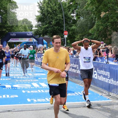 29.06.2025 - hella hamburg halbmarathon Zöllner http://msf.ph/oto/8250316 29.06.2025 10:58:01 Ziel 1200, 2025, 3093, 3141, 3575, 4579, 6531, 7138, 7159, 7189, 8089, 10036, 11394, 11832, 12378, 12773, 13376, 13465, 14881, 15090, 15349, 15527, 17543, 18762 meine-sportfotos.de