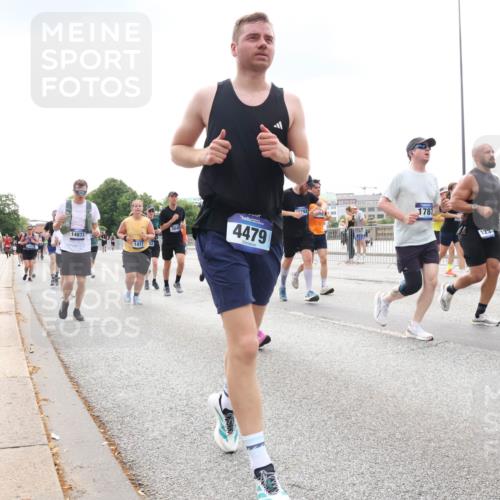 29.06.2025 - hella hamburg halbmarathon Lena Gebhardt http://msf.ph/oto/8250325 29.06.2025 10:34:08 Lombardsbrücke 1189, 1275, 1417, 1672, 1705, 1787, 1896, 2265, 2412, 2464, 2482, 2496, 2510, 2511, 2526, 2801, 2933, 3145, 3170, 3264, 3340, 3345, 3560, 3829, 3848, 4433, 4479, 4696, 4807, 4824, 4826, 4942, 5096, 5141, 5557, 5561, 5566, 5569, 5584, 5609, 5691, 5821, 5822, 5887, 6105, 6364, 6515, 6516, 6574, 6854, 6956, 7027, 7324, 7329, 7565, 8202, 8277, 8349, 8375, 8377, 8383, 8401, 8965, 9094, 9875, 9995, 10007, 10071, 10360, 10561, 10564, 11872, 13957, 16919, 17230 meine-sportfotos.de