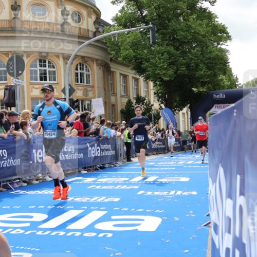 29.06.2025 - hella hamburg halbmarathon Strokosch-Dieckow http://msf.ph/oto/8250377 29.06.2025 10:40:08 Ziel 2826, 3547, 4381, 5007, 5050, 5409, 5410, 5508, 5803, 5916, 6080, 7495, 8465, 8933, 10968, 11731, 12091, 12704, 13514, 13667, 14699, 15424, 17973, 18614, 18979 meine-sportfotos.de