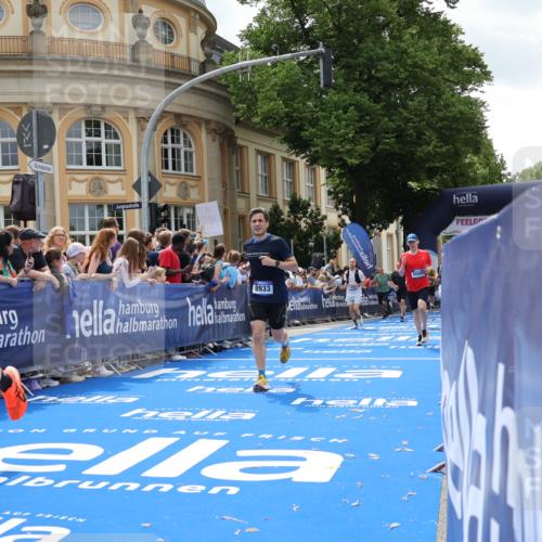 29.06.2025 - hella hamburg halbmarathon Strokosch-Dieckow http://msf.ph/oto/8250405 29.06.2025 10:40:08 Ziel 2826, 3547, 4381, 5007, 5050, 5409, 5410, 5508, 5803, 5916, 6080, 7495, 8465, 8933, 10968, 11731, 12091, 12704, 13514, 13667, 14699, 15424, 17973, 18614, 18979 meine-sportfotos.de