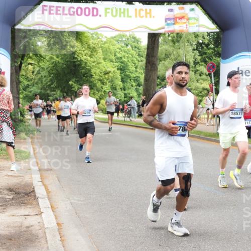 29.06.2025 - hella hamburg halbmarathon MichiJ http://msf.ph/oto/8250428 29.06.2025 10:51:51 Zwischen KM18-KM19 2936, 6714, 11324, 11429, 13221, 13533, 15963, 16067, 16989, 17784, 18575, 18577 meine-sportfotos.de