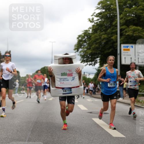 29.06.2025 - hella hamburg halbmarathon Yannick Fuchs http://msf.ph/oto/8250471 29.06.2025 10:47:55 20KM 1030, 1267, 1422, 1442, 1502, 1549, 1870, 2058, 2070, 2354, 2432, 2518, 2630, 3096, 3103, 3819, 4299, 5020, 5259, 5638, 6260, 6294, 6374, 6511, 6512, 7274, 7395, 7478, 7973, 8285, 8335, 8394, 9032, 9380, 9791, 9922, 10040, 11009, 11068, 11430, 11844, 12321, 12607, 12632, 13033, 13397, 13794, 13803, 13865, 13912, 14026, 14239, 14702, 15146, 15441, 15838, 15856, 15946, 16780, 17348, 17482, 18143, 18308, 18418, 18450, 18514, 18612, 19067 meine-sportfotos.de