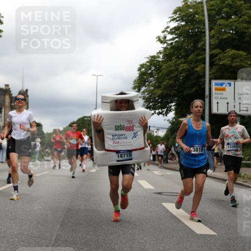29.06.2025 - hella hamburg halbmarathon Yannick Fuchs http://msf.ph/oto/8250505 29.06.2025 10:47:55 20KM 1030, 1267, 1422, 1442, 1502, 1549, 1870, 2058, 2070, 2354, 2432, 2518, 2630, 3096, 3103, 3819, 4299, 5020, 5259, 5638, 6260, 6294, 6374, 6511, 6512, 7274, 7395, 7478, 7973, 8285, 8335, 8394, 9032, 9380, 9791, 9922, 10040, 11009, 11068, 11430, 11844, 12321, 12607, 12632, 13033, 13397, 13794, 13803, 13865, 13912, 14026, 14239, 14702, 15146, 15441, 15838, 15856, 15946, 16780, 17348, 17482, 18143, 18308, 18418, 18450, 18514, 18612, 19067 meine-sportfotos.de