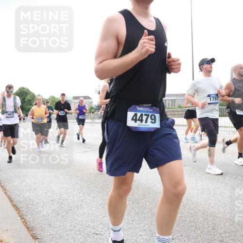 29.06.2025 - hella hamburg halbmarathon Lena Gebhardt http://msf.ph/oto/8250522 29.06.2025 10:34:08 Lombardsbrücke 1189, 1275, 1417, 1672, 1705, 1787, 1896, 2265, 2412, 2464, 2482, 2496, 2510, 2511, 2526, 2801, 2933, 3145, 3170, 3264, 3340, 3345, 3560, 3829, 3848, 4433, 4479, 4696, 4807, 4824, 4826, 4942, 5096, 5141, 5557, 5561, 5566, 5569, 5584, 5609, 5691, 5821, 5822, 5887, 6105, 6364, 6515, 6516, 6574, 6854, 6956, 7027, 7324, 7329, 7565, 8202, 8277, 8349, 8375, 8377, 8383, 8401, 8965, 9094, 9875, 9995, 10007, 10071, 10360, 10561, 10564, 11872, 13957, 16919, 17230 meine-sportfotos.de