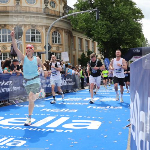 29.06.2025 - hella hamburg halbmarathon Strokosch-Dieckow http://msf.ph/oto/8250534 29.06.2025 10:40:12 Ziel 3547, 4381, 5007, 5409, 5410, 5508, 5803, 5916, 7495, 8465, 8933, 10968, 11731, 12704, 13667, 14699, 15424, 18614, 18979 meine-sportfotos.de