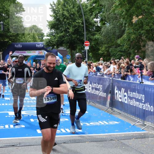 29.06.2025 - hella hamburg halbmarathon Zöllner http://msf.ph/oto/8250536 29.06.2025 10:58:03 Ziel 1200, 2025, 3093, 3141, 3575, 4579, 6531, 6892, 7159, 7189, 8089, 10036, 11394, 11832, 12378, 12773, 13465, 14881, 15090, 15349, 15527, 18762 meine-sportfotos.de