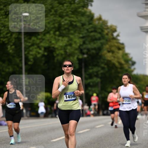 29.06.2025 - hella hamburg halbmarathon Dr. Thomas Lammeyer http://msf.ph/oto/8250560 29.06.2025 10:14:21 Kennedybrücke 1052, 1186, 1456, 1483, 1513, 4389, 7058, 7250, 7685, 8090, 8685, 9150, 9681, 9816, 9829, 9988, 11180 meine-sportfotos.de