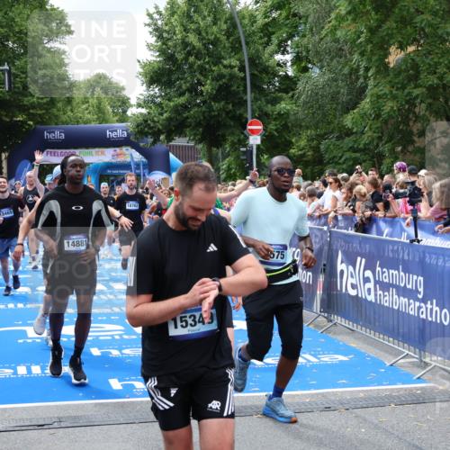 29.06.2025 - hella hamburg halbmarathon Zöllner http://msf.ph/oto/8250565 29.06.2025 10:58:04 Ziel 1200, 1611, 2025, 3093, 3141, 3575, 4319, 4579, 6531, 6892, 7159, 7189, 8089, 10036, 11832, 12378, 12773, 13465, 14881, 15090, 15527, 18762 meine-sportfotos.de