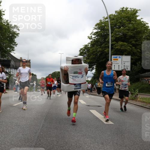 29.06.2025 - hella hamburg halbmarathon Yannick Fuchs http://msf.ph/oto/8250584 29.06.2025 10:47:55 20KM 1030, 1267, 1422, 1442, 1502, 1549, 1870, 2058, 2070, 2354, 2432, 2518, 2630, 3096, 3103, 3819, 4299, 5020, 5259, 5638, 6260, 6294, 6374, 6511, 6512, 7274, 7395, 7478, 7973, 8285, 8335, 8394, 9032, 9380, 9791, 9922, 10040, 11009, 11068, 11430, 11844, 12321, 12607, 12632, 13033, 13397, 13794, 13803, 13865, 13912, 14026, 14239, 14702, 15146, 15441, 15838, 15856, 15946, 16780, 17348, 17482, 18143, 18308, 18418, 18450, 18514, 18612, 19067 meine-sportfotos.de