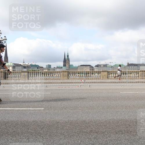 29.06.2025 - hella hamburg halbmarathon Lena Gebhardt http://msf.ph/oto/8250586 29.06.2025 09:02:53 Lombardsbrücke  meine-sportfotos.de
