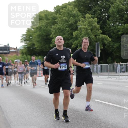 29.06.2025 - hella hamburg halbmarathon Jannik Wohlers http://msf.ph/oto/8250593 29.06.2025 10:30:57 Lombardsbrücke 1292, 1979, 2414, 2914, 4561, 4817, 5165, 5437, 5846, 5943, 6057, 6078, 7604, 7772, 8050, 8072, 8073, 10111, 10586, 11587, 14349, 15725, 16457, 16978, 17509, 17587, 17706, 17989, 18390, 18507, 18883, 18943 meine-sportfotos.de