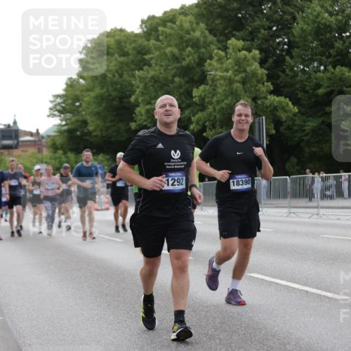 29.06.2025 - hella hamburg halbmarathon Jannik Wohlers http://msf.ph/oto/8250653 29.06.2025 10:30:57 Lombardsbrücke 1292, 1979, 2414, 2914, 4561, 4817, 5165, 5437, 5846, 5943, 6057, 6078, 7604, 7772, 8050, 8072, 8073, 10111, 10586, 11587, 14349, 15725, 16457, 16978, 17509, 17587, 17706, 17989, 18390, 18507, 18883, 18943 meine-sportfotos.de