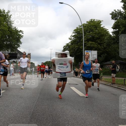29.06.2025 - hella hamburg halbmarathon Yannick Fuchs http://msf.ph/oto/8250656 29.06.2025 10:47:55 20KM 1030, 1267, 1422, 1442, 1502, 1549, 1870, 2058, 2070, 2354, 2432, 2518, 2630, 3096, 3103, 3819, 4299, 5020, 5259, 5638, 6260, 6294, 6374, 6511, 6512, 7274, 7395, 7478, 7973, 8285, 8335, 8394, 9032, 9380, 9791, 9922, 10040, 11009, 11068, 11430, 11844, 12321, 12607, 12632, 13033, 13397, 13794, 13803, 13865, 13912, 14026, 14239, 14702, 15146, 15441, 15838, 15856, 15946, 16780, 17348, 17482, 18143, 18308, 18418, 18450, 18514, 18612, 19067 meine-sportfotos.de