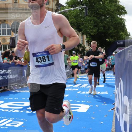 29.06.2025 - hella hamburg halbmarathon Strokosch-Dieckow http://msf.ph/oto/8250684 29.06.2025 10:40:13 Ziel 3547, 4381, 5007, 5409, 5410, 5508, 5803, 5916, 7495, 8465, 8933, 10968, 11731, 12704, 13667, 14699, 18614, 18979 meine-sportfotos.de