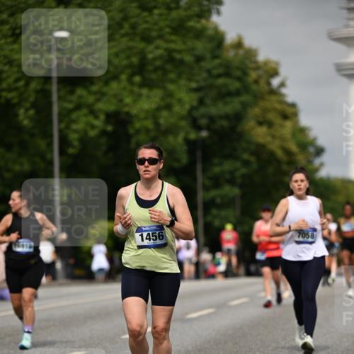 29.06.2025 - hella hamburg halbmarathon Dr. Thomas Lammeyer http://msf.ph/oto/8250690 29.06.2025 10:14:21 Kennedybrücke 1052, 1186, 1456, 1483, 1513, 4389, 7058, 7250, 7685, 8090, 8685, 9150, 9681, 9816, 9829, 9988, 11180 meine-sportfotos.de