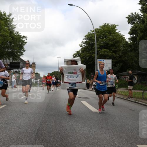 29.06.2025 - hella hamburg halbmarathon Yannick Fuchs http://msf.ph/oto/8250697 29.06.2025 10:47:56 20KM 1267, 1422, 1442, 1502, 1549, 1870, 2058, 2070, 2354, 2432, 2518, 2630, 3096, 3103, 3819, 4299, 5020, 5259, 6260, 6294, 6374, 6511, 6512, 7274, 7395, 7478, 7973, 8285, 8335, 8394, 9032, 9380, 9791, 9922, 10040, 11009, 11068, 11430, 11789, 11844, 12321, 12607, 12632, 13033, 13397, 13794, 13803, 13912, 14026, 14239, 14702, 15146, 15441, 15838, 15856, 15946, 16780, 17348, 17482, 18143, 18308, 18418, 18450, 18514, 18612, 19067 meine-sportfotos.de
