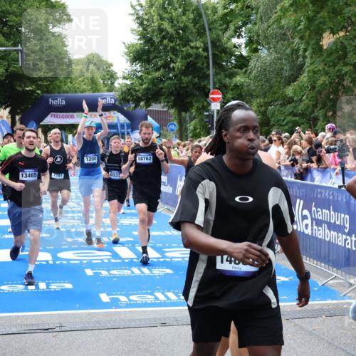 29.06.2025 - hella hamburg halbmarathon Zöllner http://msf.ph/oto/8250718 29.06.2025 10:58:05 Ziel 1200, 1611, 2025, 3093, 3141, 4319, 4579, 6531, 6892, 7189, 8089, 10036, 10408, 11832, 12378, 12773, 13465, 13666, 15090, 15527, 18762 meine-sportfotos.de