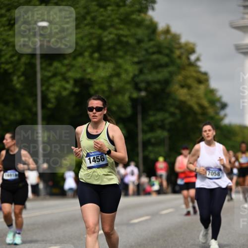 29.06.2025 - hella hamburg halbmarathon Dr. Thomas Lammeyer http://msf.ph/oto/8250727 29.06.2025 10:14:21 Kennedybrücke 1052, 1186, 1456, 1483, 1513, 4389, 7058, 7250, 7685, 8090, 8685, 9150, 9681, 9816, 9829, 9988, 11180 meine-sportfotos.de