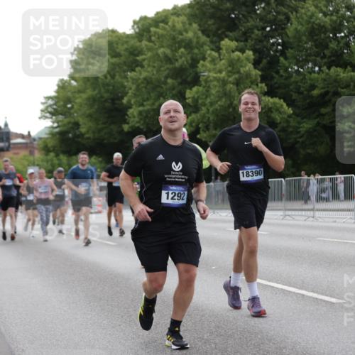 29.06.2025 - hella hamburg halbmarathon Jannik Wohlers http://msf.ph/oto/8250737 29.06.2025 10:30:57 Lombardsbrücke 1292, 1979, 2414, 2914, 4561, 4817, 5165, 5437, 5846, 5943, 6057, 6078, 7604, 7772, 8050, 8072, 8073, 10111, 10586, 11587, 14349, 15725, 16457, 16978, 17509, 17587, 17706, 17989, 18390, 18507, 18883, 18943 meine-sportfotos.de