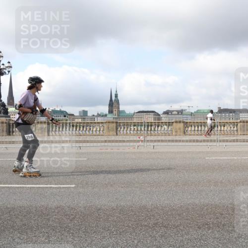 29.06.2025 - hella hamburg halbmarathon Lena Gebhardt http://msf.ph/oto/8250741 29.06.2025 09:02:53 Lombardsbrücke  meine-sportfotos.de