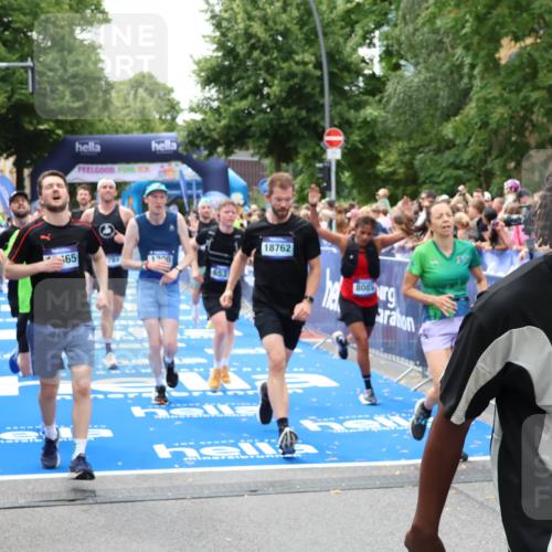 29.06.2025 - hella hamburg halbmarathon Zöllner http://msf.ph/oto/8250749 29.06.2025 10:58:06 Ziel 1200, 1611, 3141, 4319, 4579, 6531, 6892, 8089, 10036, 10408, 11832, 12378, 12773, 13465, 13666, 15090, 15189, 15527, 18762 meine-sportfotos.de