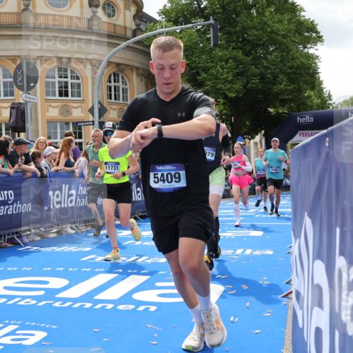 29.06.2025 - hella hamburg halbmarathon Strokosch-Dieckow http://msf.ph/oto/8250763 29.06.2025 10:40:14 Ziel 3547, 4381, 5007, 5409, 5410, 5508, 5803, 5916, 7495, 8370, 8465, 10968, 11731, 12704, 13667, 14699, 18614, 18979 meine-sportfotos.de