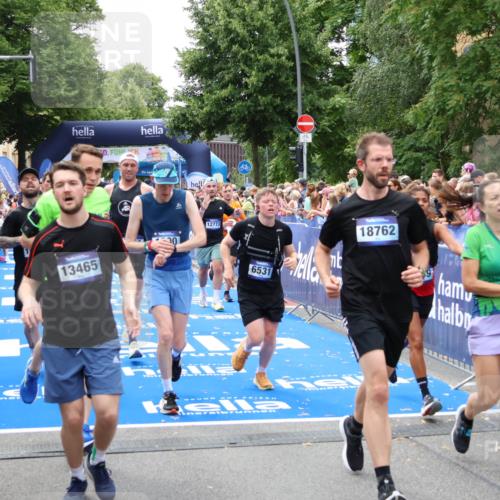29.06.2025 - hella hamburg halbmarathon Zöllner http://msf.ph/oto/8250805 29.06.2025 10:58:07 Ziel 1200, 1563, 1611, 3141, 4319, 4579, 6531, 6892, 8089, 10036, 10408, 11832, 12378, 12773, 13465, 13666, 15090, 15189, 15527, 18762 meine-sportfotos.de