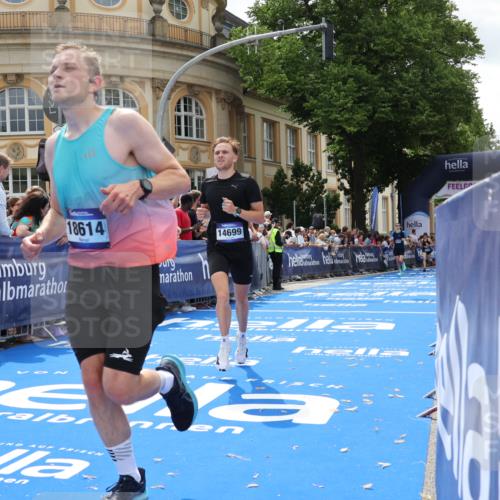 29.06.2025 - hella hamburg halbmarathon Strokosch-Dieckow http://msf.ph/oto/8250848 29.06.2025 10:40:18 Ziel 3547, 5409, 5410, 5803, 8370, 8465, 10968, 11731, 12704, 13667, 14699, 14924, 17245, 17916, 18614, 18979 meine-sportfotos.de