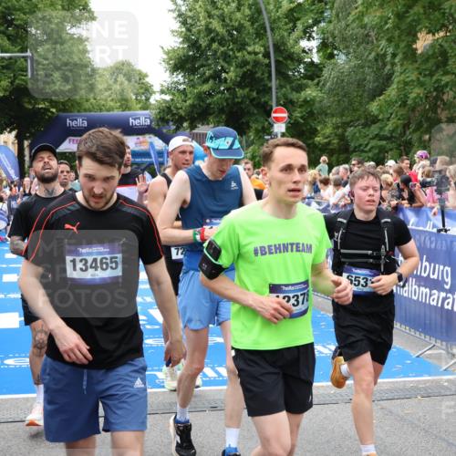 29.06.2025 - hella hamburg halbmarathon Zöllner http://msf.ph/oto/8250870 29.06.2025 10:58:08 Ziel 1563, 1611, 3141, 4319, 4579, 6531, 6892, 8089, 10036, 10408, 11832, 12773, 13666, 15090, 15189, 15527 meine-sportfotos.de