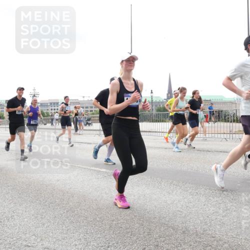 29.06.2025 - hella hamburg halbmarathon Lena Gebhardt http://msf.ph/oto/8250886 29.06.2025 10:34:09 Lombardsbrücke 1189, 1275, 1417, 1672, 1705, 1787, 1896, 2265, 2412, 2464, 2482, 2496, 2510, 2511, 2526, 2801, 2933, 3145, 3264, 3340, 3345, 3560, 3829, 3848, 4479, 4696, 4807, 4824, 4826, 4942, 5096, 5141, 5557, 5561, 5566, 5584, 5609, 5691, 5821, 5822, 5887, 6105, 6364, 6515, 6516, 6571, 6574, 6956, 7027, 7324, 7329, 7565, 8202, 8277, 8349, 8375, 8377, 8383, 8401, 8965, 9094, 9379, 9875, 9995, 10007, 10071, 10360, 10561, 10564, 11872, 13957, 16919, 17230, 18941 meine-sportfotos.de