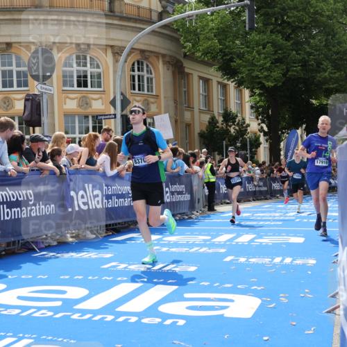 29.06.2025 - hella hamburg halbmarathon Strokosch-Dieckow http://msf.ph/oto/8250910 29.06.2025 10:40:23 Ziel 6649, 7284, 8370, 8966, 10978, 12540, 14924, 15247, 17214, 17245, 17916 meine-sportfotos.de